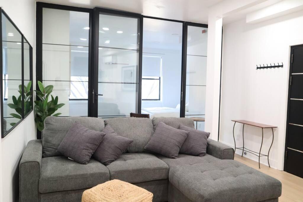 Modern Fishtown W/ Private Deck Apartment *